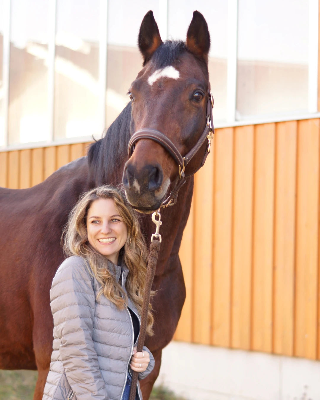 Portait von Jasmin mit Pferd Quincy